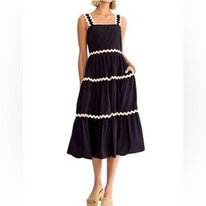 Elegant Black and White Sleeveless Dress